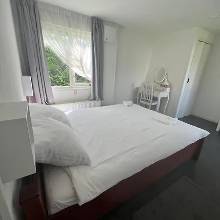 Ruime Midden In De In Apartment